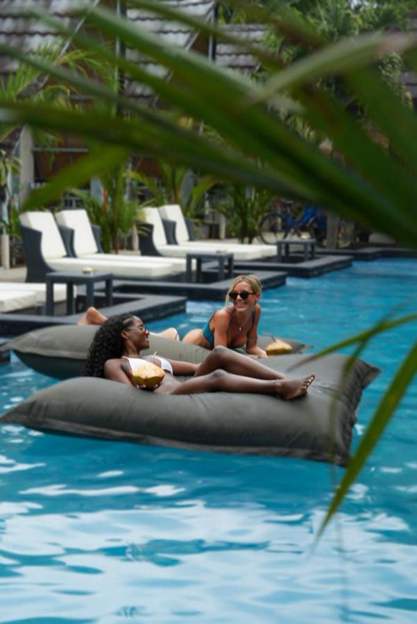 Отель Copacabana Gili Air Матарам Экстерьер фото