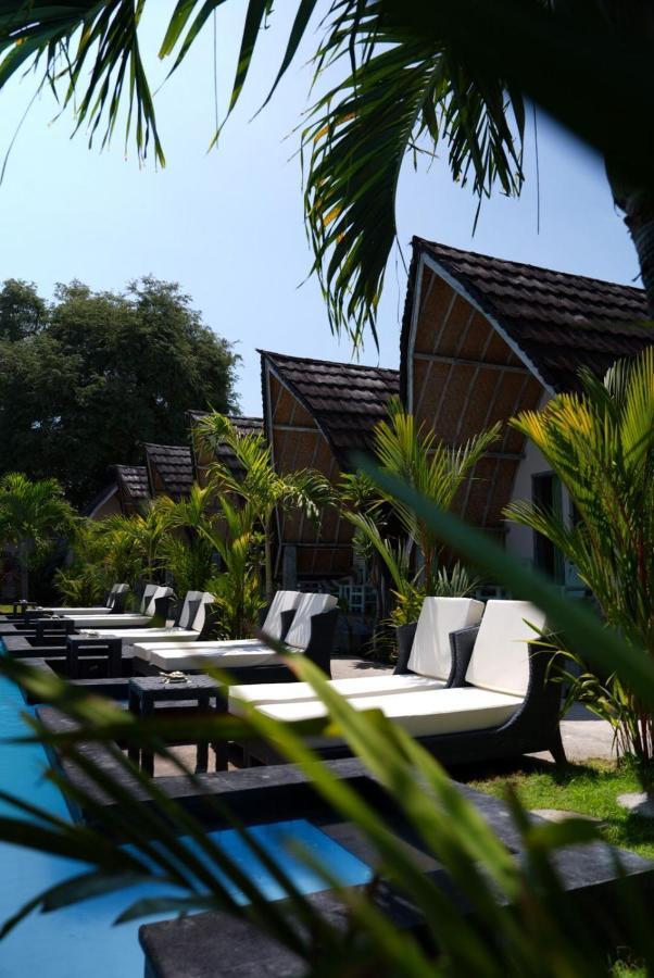Отель Copacabana Gili Air Матарам Экстерьер фото